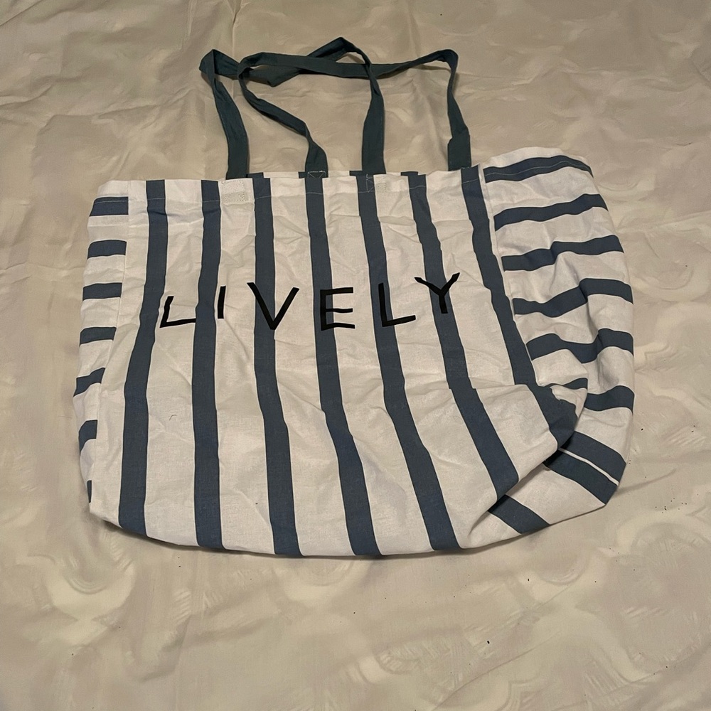Lively tote